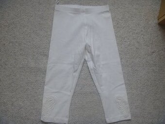 nové bílé tříčtvrťáky s motýlky zn. C&A vel. 128