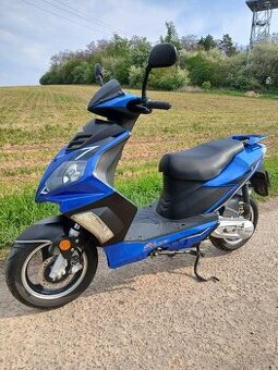 Skútr RHON 50