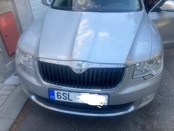 Škoda Superb II kapota