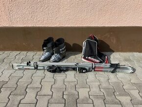 Šedočervený set na lyžování