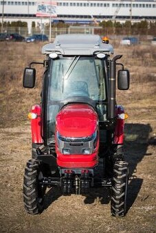 Traktor HANWO HWE 354R, STAGE V, 4 válcový motor víčko