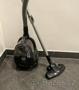Vysavač Philips PowerPro compact
