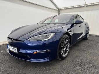 Tesla Model S, 500kw USA bily interiér