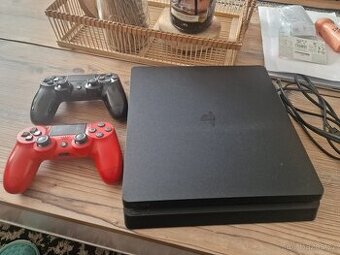Playstation 4 v záruce + ovladače