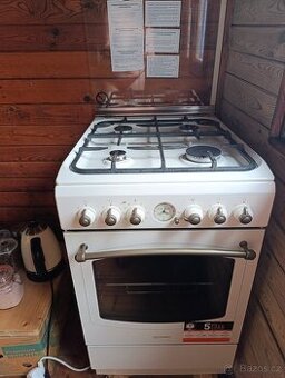 Retro sporák Indesit
