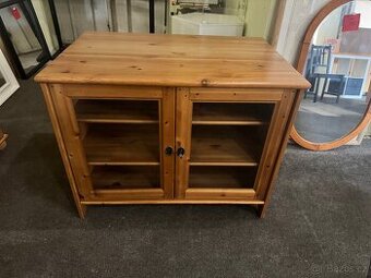 Hezká dřevěná TV komoda IKEA LEKSVIK