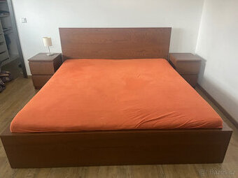 Postel MALM 180x200cm včetně roštů,matrace a nočních stolků