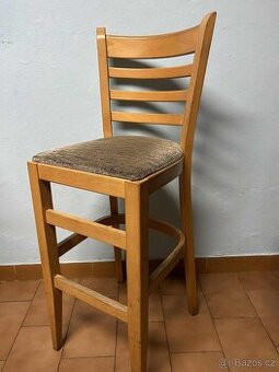 Barové židle zn. TON - kvalitní, masivní dřevo, čalouněné