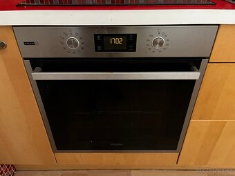 Horkovzdušná trouba Whirlpool + digestoř + indukční deska