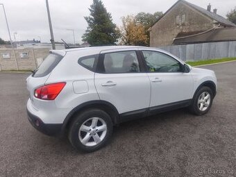 Qashqai Nissan Manual 4x4 Šedá Perleť