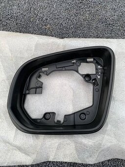 Rámeček levého zrcátka ( Mercedes W167 )