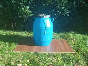 Plastový 50 l sud s víkem