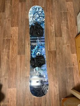 Snowboard TRANS Pirate + vázání Nexus FLOW