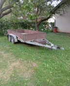 Přívěsný vozík brzděný