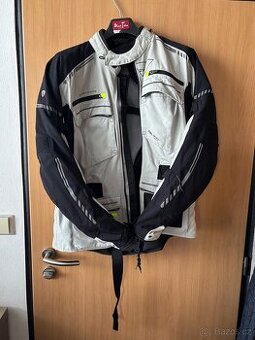 Motorkářské věci/oblečení