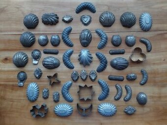 Stará secesní vykrajovátka na sušenky a formičky na cukroví