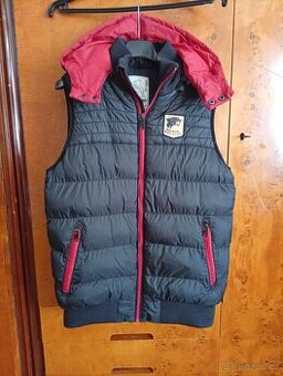 Zimní černá vesta. Vel. 158/164