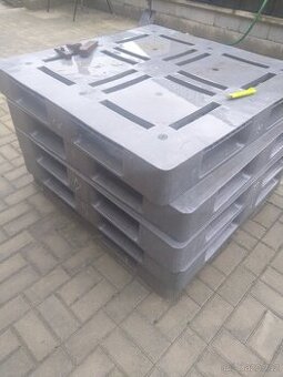 Plastové palety 110x110