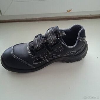 Pracovní sandále...