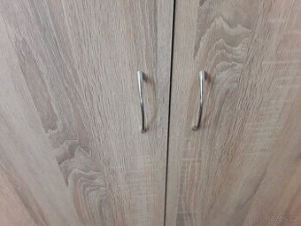 Prodej trojdílné  šatní  skříně