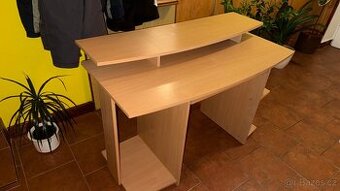 Kancelářský stůl na PC