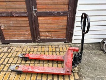 Paletový vozík paleťák