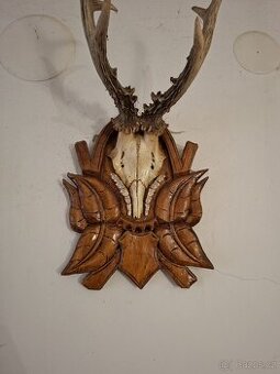 Štítek pod srnčí hlavu - ruční výroba