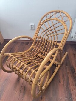 dětské houpací křeslo