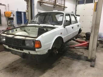 Škoda 105 S karoserie - 1