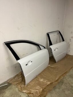 P: PRAVÉ PŘEDNÍ A ZADNÍ DVEŘE VOLVO V70 / VOLVO XC70