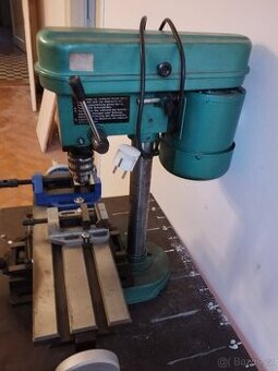 Sloupová vrtačka Target TT-6 + křížový stůl a svěráky