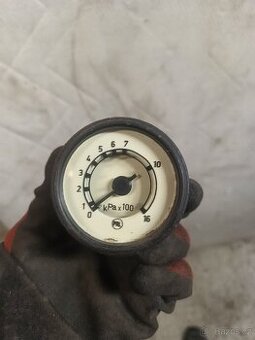 Manometr vduch olej tatra