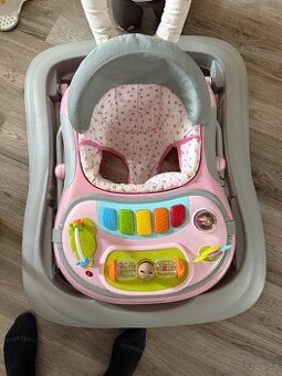 Dětské chodítko pro holčičku