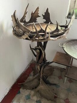 Prodám stolek s paroží