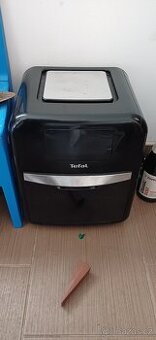 Horkovzdušná friteza Tefal +stolek