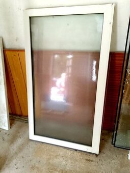 Okno plastové fixní, doprava