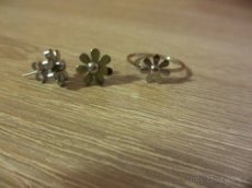 Nový prstýnek + náušnice s kytičkou