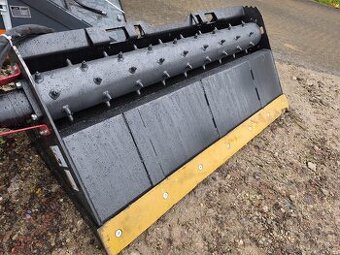 Hydra lopata s frézou na smykáč