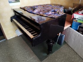 Prodej klavírního křídla Petrof