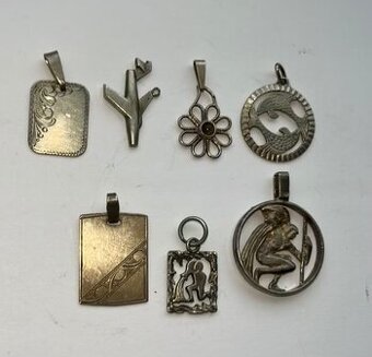 Komplet 7 starších stříbrných přívěsků – Warmet PRL