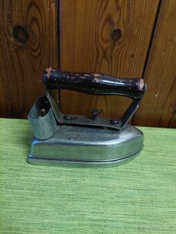 Starožitná žehlička