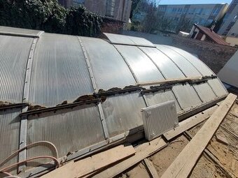 Půlkulatý Skleník cca 15x6.5m