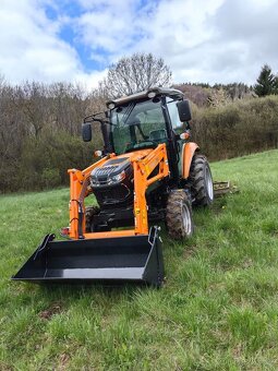 Traktor TIGER 704