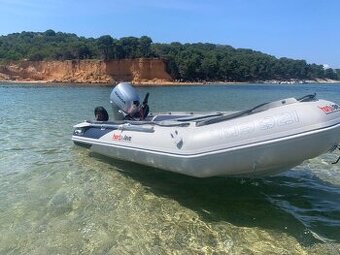 Člun Honwave T32 s motorem Honda 15 HP