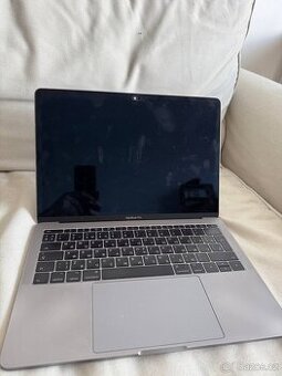MacBook Pro 13 2017 i5 16Gb RAM 256 SSD - RU/EN