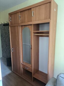 Skříň do chodby/předsíně
