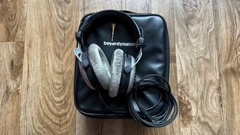 Otevřená studiová sluchátka beyerdynamic DT 990 PRO
