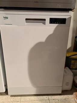 Myčka nádobí Beko DFN 26321 W bílá