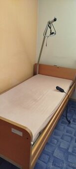 Zdravotní polohovací postel