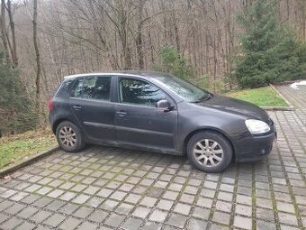 Volkswagen golf řada 5 1,9 TDi 77 kW 6 rychlosti  platná STK
